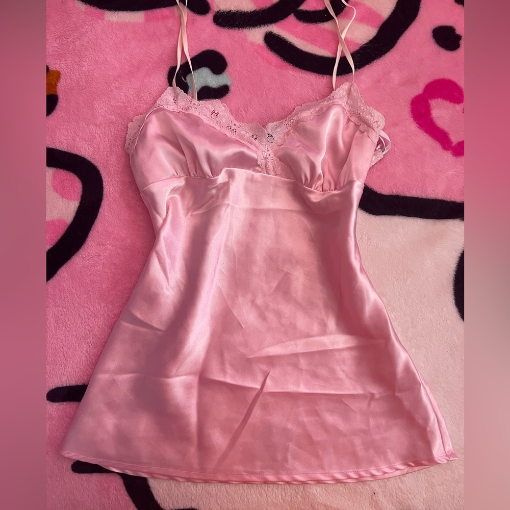 *SOLD*🎀y2k pink lace cami top🎀